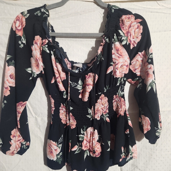 blouse - Picture 2 of 4